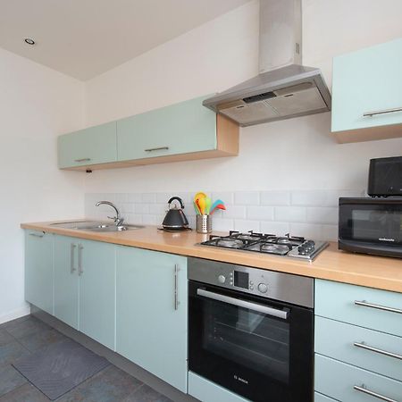 Modern Luxury Apartment By Bow Road Station Лондон Экстерьер фото