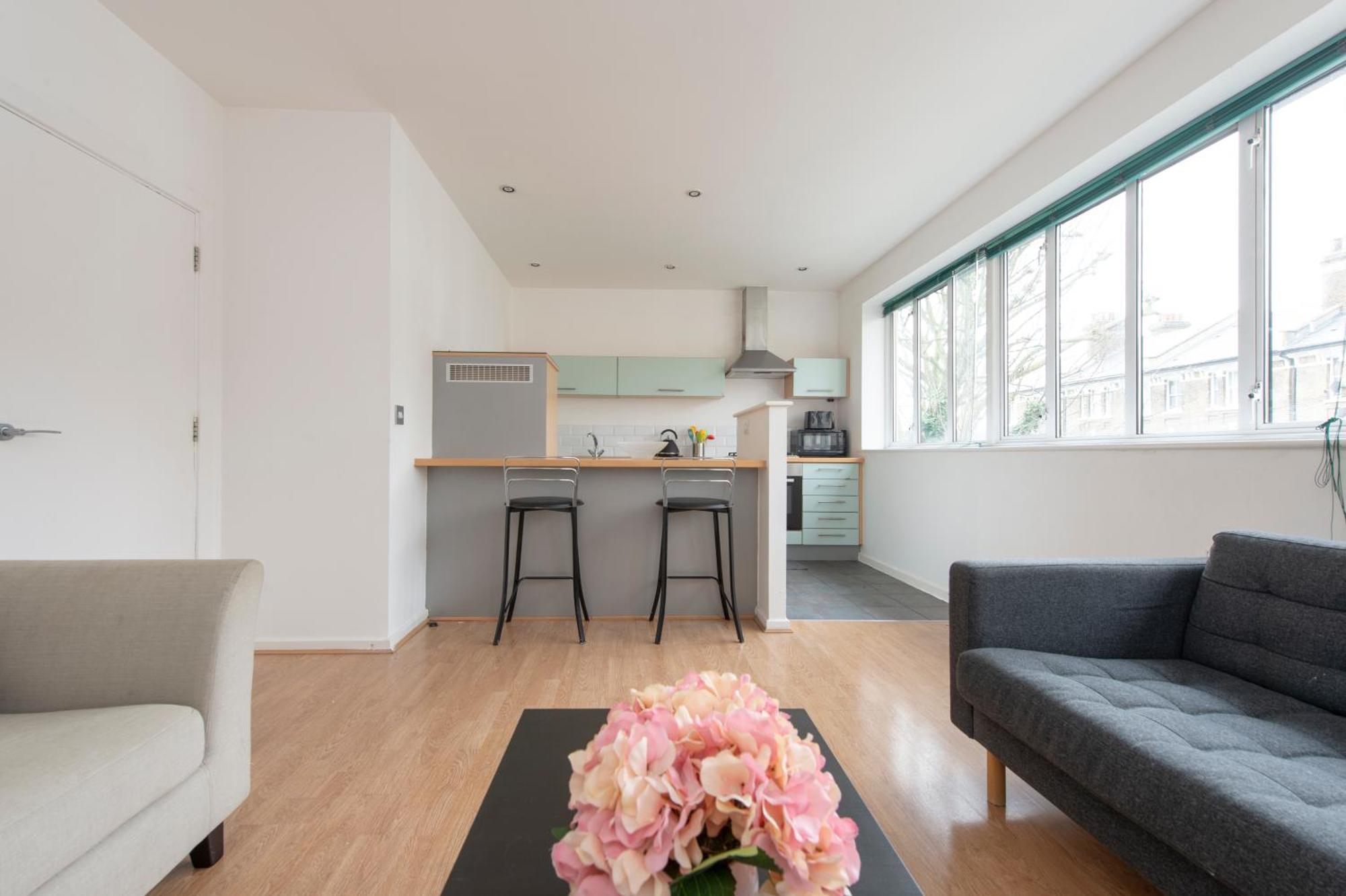 Modern Luxury Apartment By Bow Road Station Лондон Экстерьер фото