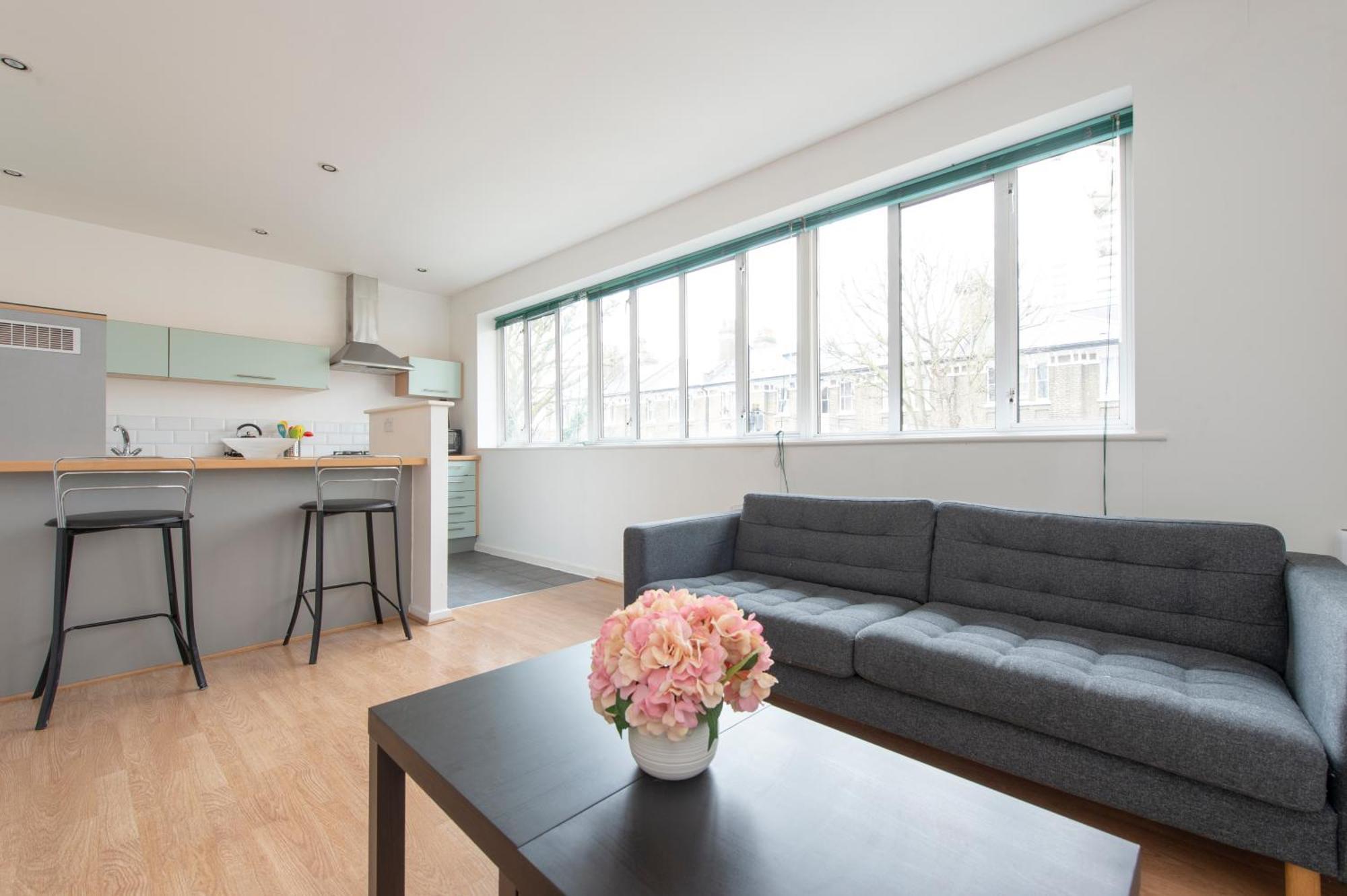 Modern Luxury Apartment By Bow Road Station Лондон Экстерьер фото
