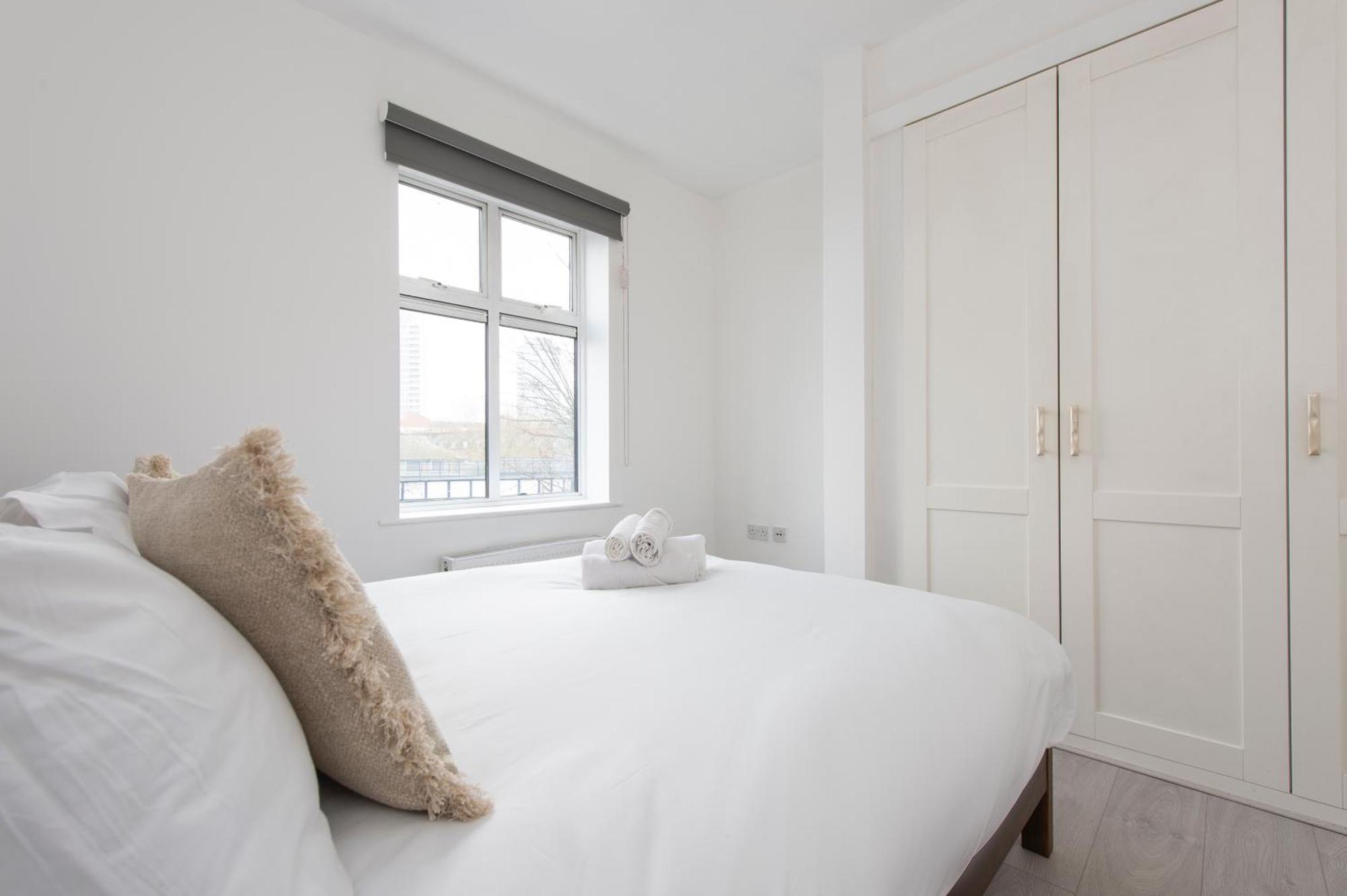 Modern Luxury Apartment By Bow Road Station Лондон Экстерьер фото