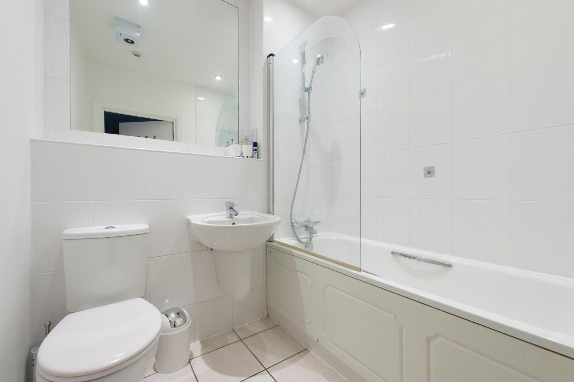 Modern Luxury Apartment By Bow Road Station Лондон Экстерьер фото